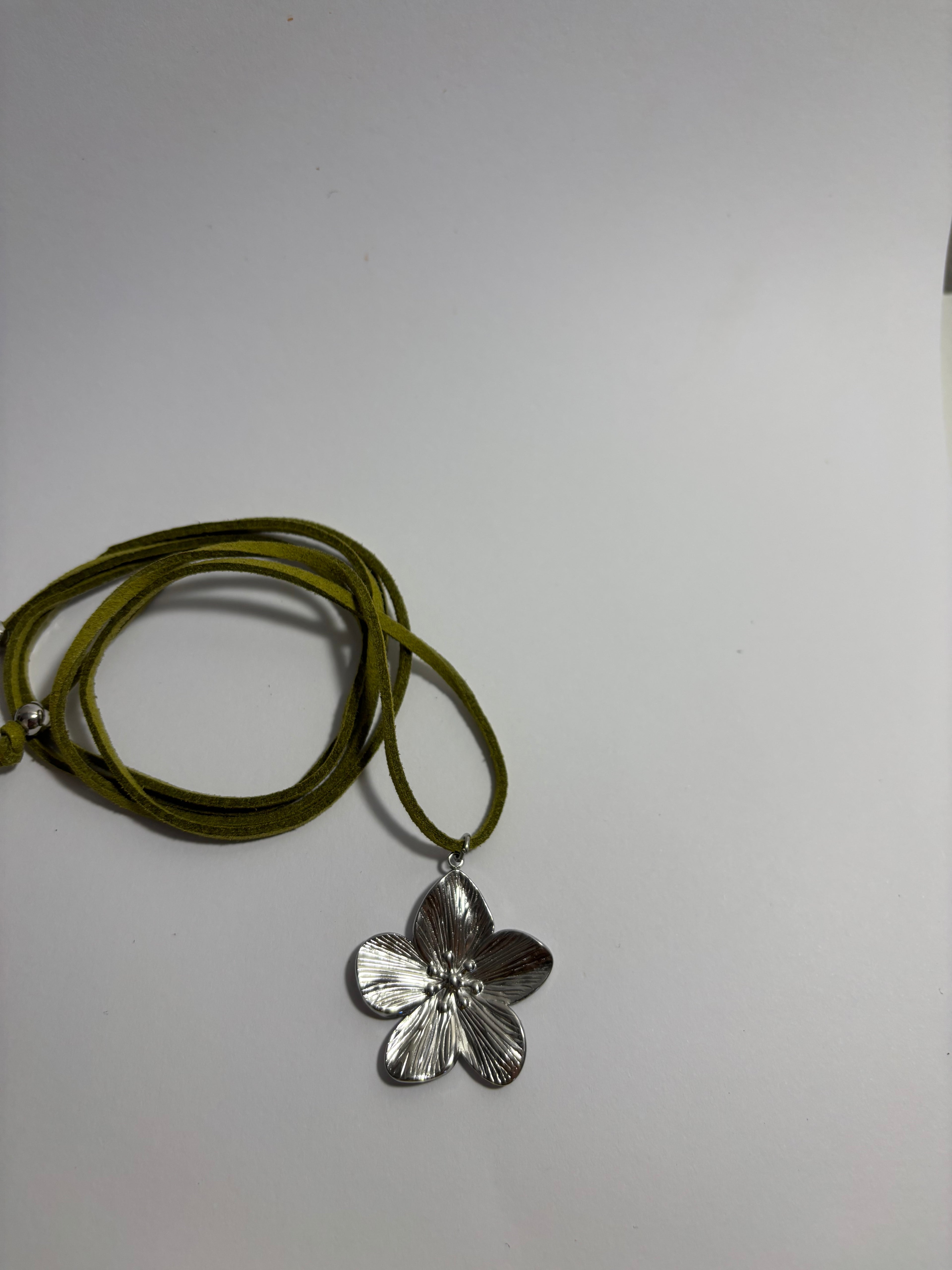 Collana Hibiscus